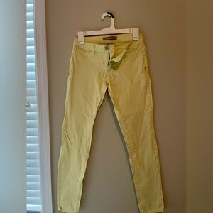 Yellow skinny jeans